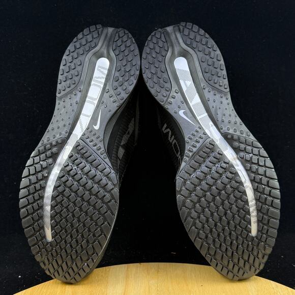 Athletic_Shoes
